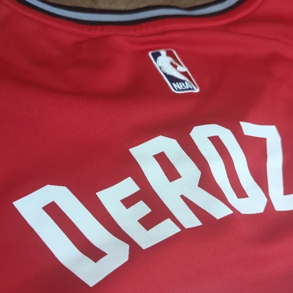 Adidas DeMar DeRozan Red Toronto Raptors #10 Jersey Size Large - Picture 6 of 9